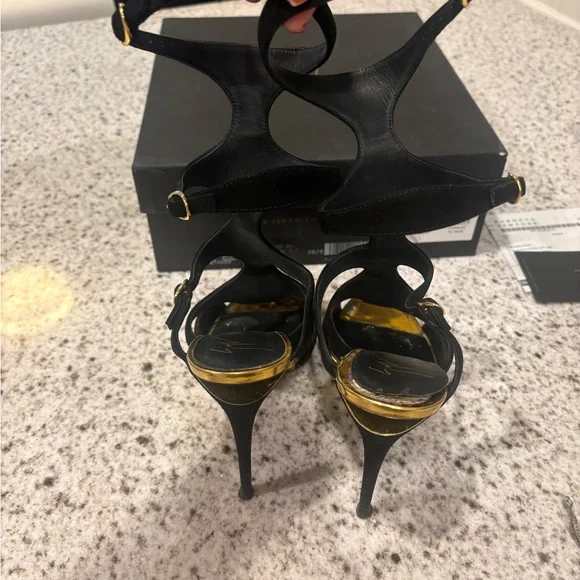 Women’s Size 38.5 Giuseppe Zanotti Design Black and Gold Strappy Sandal - Picture 6 of 11